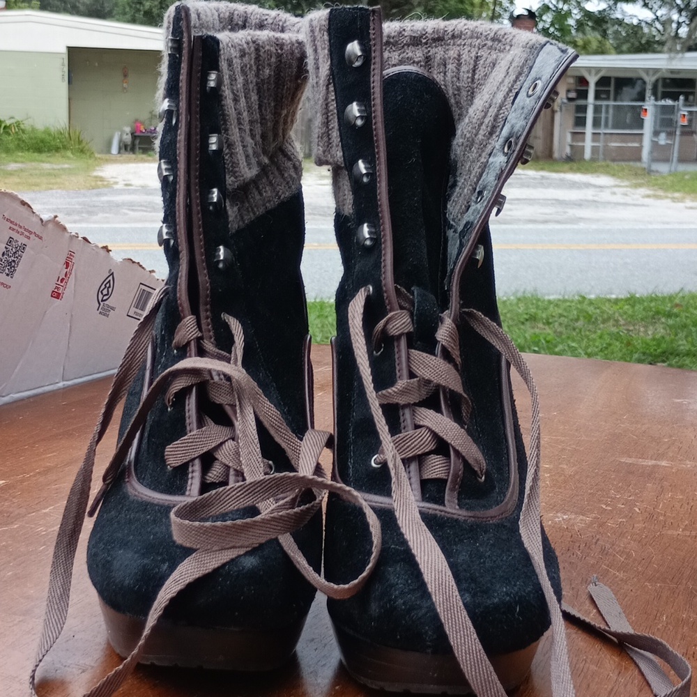 Heeled boots